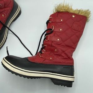 SOREL Red & Black Quilted Tofino Boots Size 10